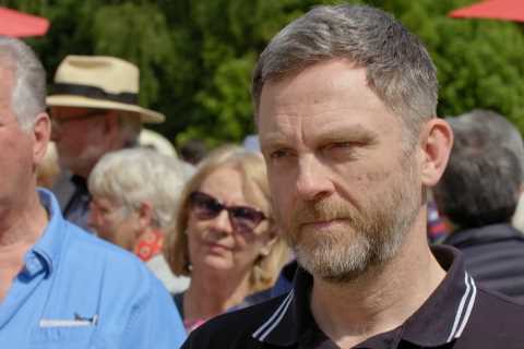 Antiques Roadshow Guest Discovers Hollywood Film Score Bought for £5 is Worth Four Figures