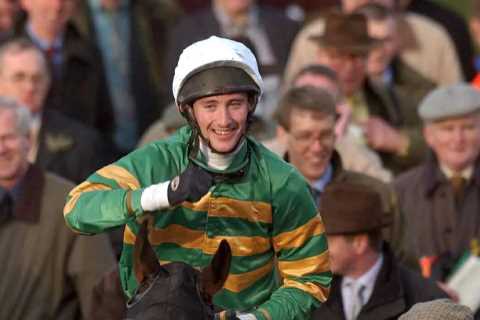 Beloved horse known for legendary Cheltenham race passes away at 31