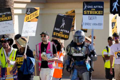 SAG-AFTRA Ends Strike with Studios, Actors and Writers Can Get Back to Work Soon