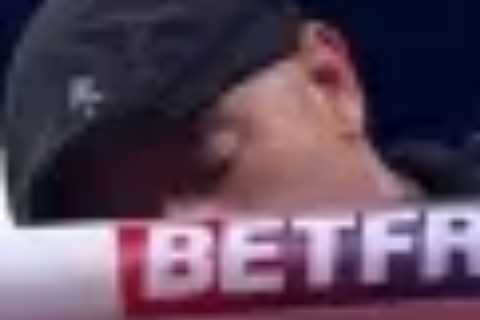 Fans Shocked as Boxer's Corner Man Takes Phone Call During Fight
