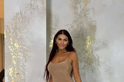 Chloe Ferry stuns in sexy lingerie as she flaunts her incredible figure