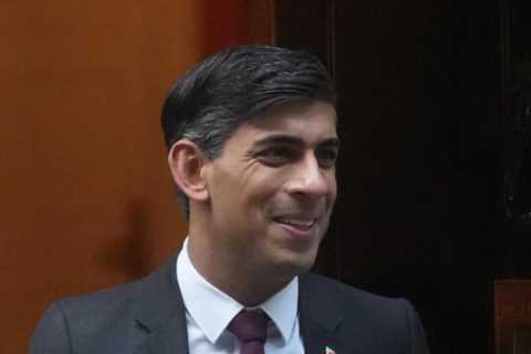 Rishi Sunak suffers blow as Supreme Court rules Rwanda deportation flights unlawful