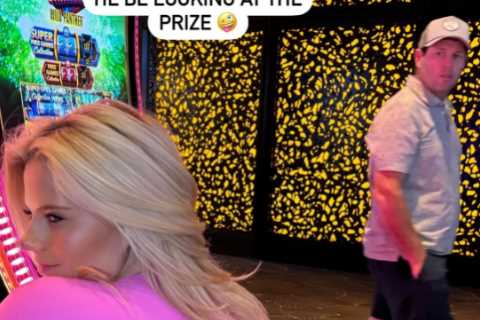Boxing ring girl Apollonia Llewellyn turns heads in busty outfit at Las Vegas slot machine