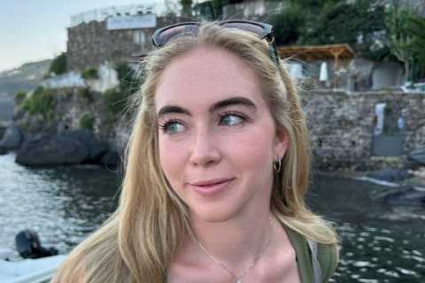 Grace Charis flaunts sunburn lines in revealing top during Italian vacation