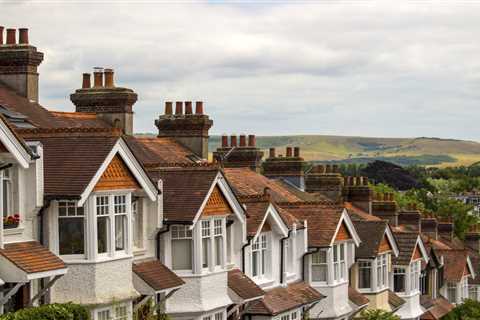 Best time to buy a home revealed as £25k could be wiped off house prices – but you’ll have to be..