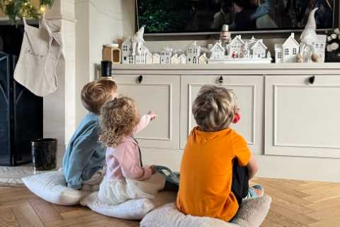 Joe Swash's fans concerned about kids' necks as they watch TV