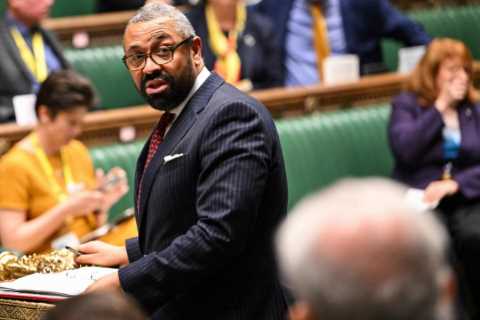 Cabinet Minister Clashes with Home Secretary Over Rwanda Asylum Plan
