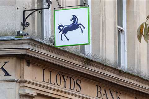 Lloyds to Close 45 More High Street Branches