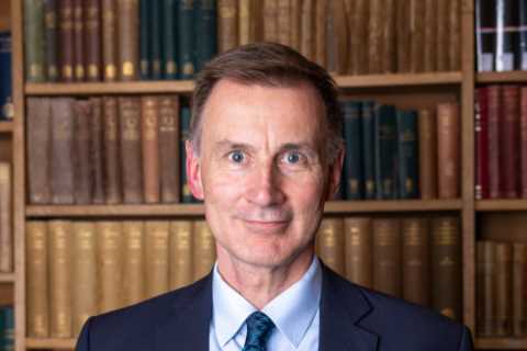 Chancellor Jeremy Hunt Claims Back Pennies in Parking Fees Despite Millionaire Status