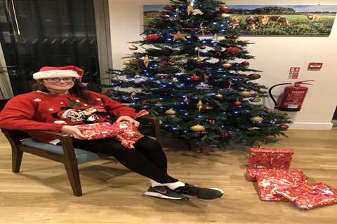 Student Reveals How Swapping New Christmas Presents for Second-Hand Saves £300