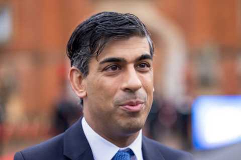 Government Plans to Slash Migration by Increasing Salary Requirement for Migrants