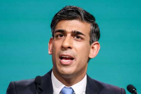 Rishi Sunak to Swerve Euro Rules in Plan to Fly Migrants to Rwanda