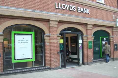 500-Branch Bank Closure Leaves High Street Town Feeling Deserted
