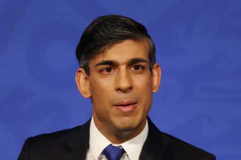 Rebel Tory MPs Warn Against Toppling Rishi Sunak Over Rwanda Migrants Plan