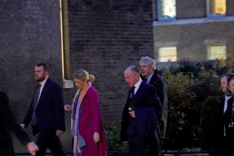 Rishi Sunak holds crucial talks with Tory rebels ahead of Rwanda deal vote