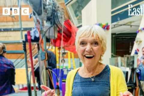 EastEnders star Gillian Wright celebrates 1,000th episode milestone