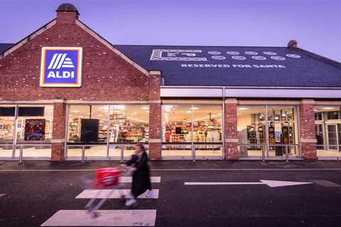 ALDI Shoppers Go Crazy for Cheap Christmas Lights