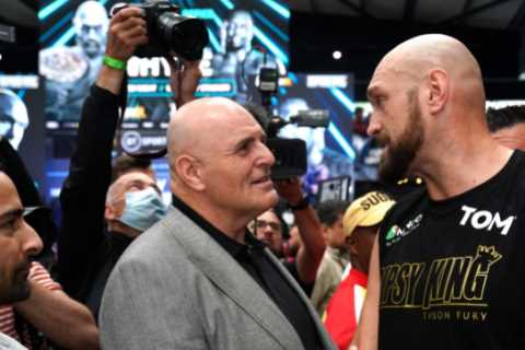 Tyson Fury's Dad Concerned About Training Camp Ahead of Fight Against Oleksandr Usyk