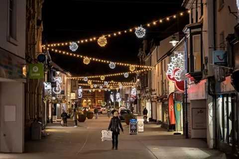 Thousands of UK Shops to Close for Christmas to Give Staff More Time with Families