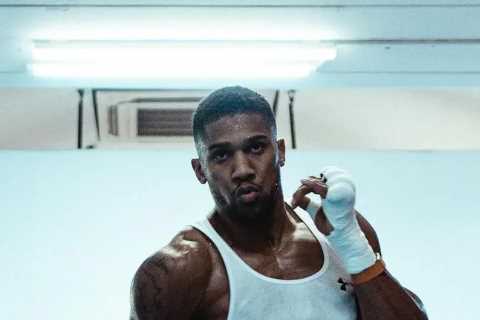 Anthony Joshua Flaunts Muscles Ahead of Fight with Otto Wallin, Fans Convinced He'll Knock Him Out