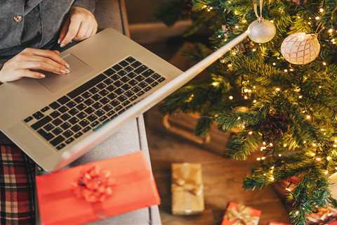 Get Big Discounts on Online Christmas Shopping with this Clever Hack