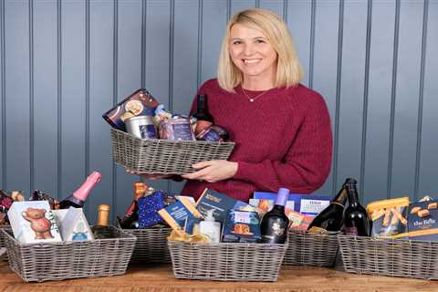 Make Your Own Christmas Hampers and Save Money!