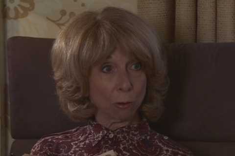 Coronation Street fans notice mistake with prop as former actor reappears