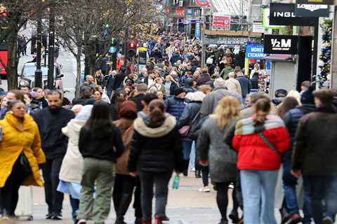 Early Christmas Sales: Brits Set to Hit the Jackpot with Big Bargains