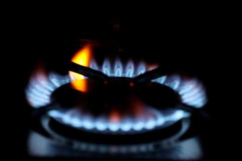 UK Energy Bills Expected to Drop by £268 in April