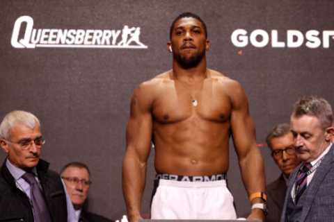 Anthony Joshua Vows to Avoid Same 'Mistake' Tyson Fury Made in Last Fight as he Weighs One Stone..