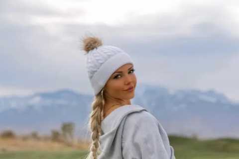 Golf Influencer Claire Hogle Stuns Fans with Sin City Photos