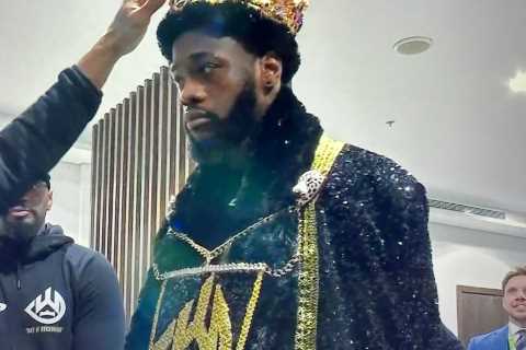 Deontay Wilder Returns to the Ring in Royal Attire for Joseph Parker Fight