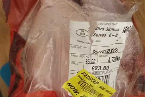 Furious Shoppers Blame Supermarkets for Ruining Christmas with Rotten Turkeys