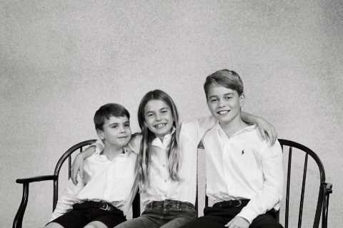 Prince William and Kate release adorable Christmas photo of their children
