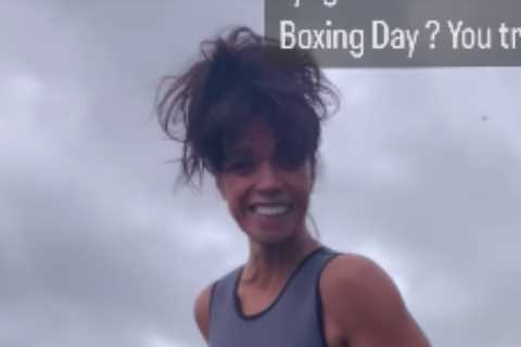 Jenny Powell stuns in age-defying figure during Boxing Day swim