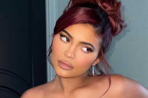 Kylie Jenner's 'Super-Tight' Jawline Sparks Plastic Surgery Speculation