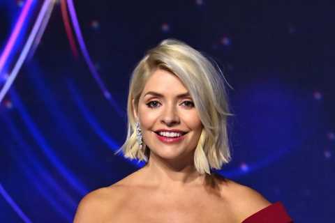 Holly Willoughby returns to Dancing On Ice after signing one-year deal