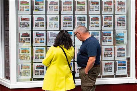 UK House Prices Show Minimal Decline Despite Mortgage Rate Hikes