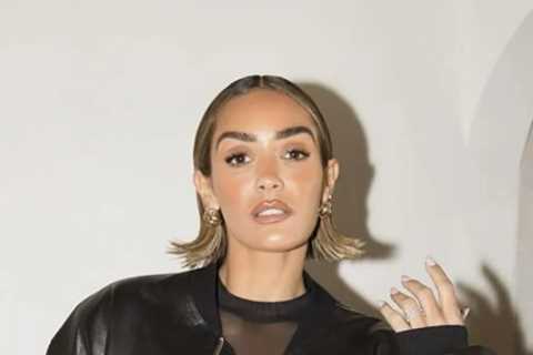 Frankie Bridge Stuns Fans with Braless New Year's Snap