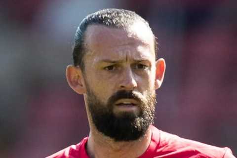 Steven Fletcher Reveals How Ryan Reynolds Convinced Him to Join Wrexham with Surprise Phone Call
