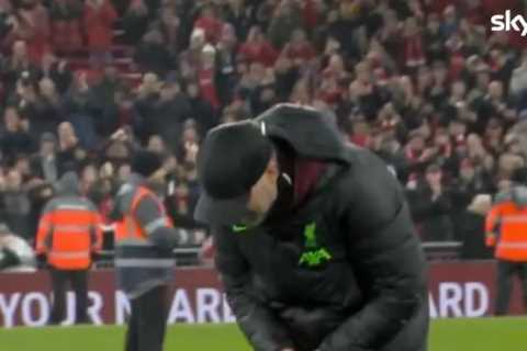 Jurgen Klopp Loses Wedding Ring on Pitch After Liverpool Beat Newcastle – Before Cameraman Saves..
