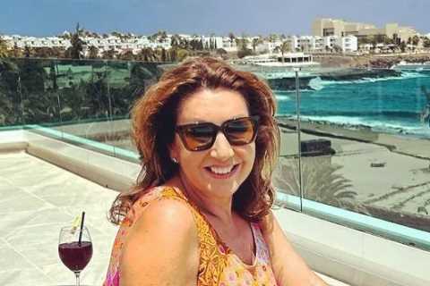 Jane McDonald Takes a Break from Travel Shows to Tour the UK