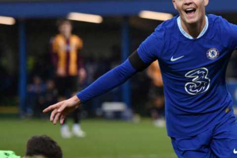 Chelsea wonderkid Leo Castledine eyes Blues debut with star-studded family