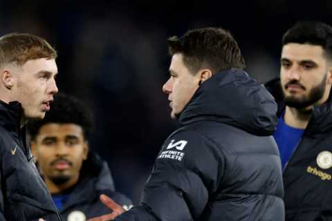 Mauricio Pochettino has tense exchange with Cole Palmer after Chelsea's win over Preston North End
