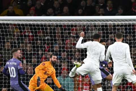 Ian Wright and Piers Morgan Call for Arsenal to Sign New Striker Following Missed Chances in..