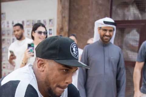 Anthony Joshua Loses in Bizarre Tug-of-War Against a Liger as Brit Boxing Hero Enjoys Trip to Zoo..