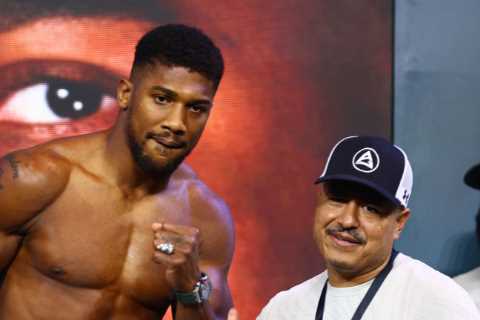 Anthony Joshua's Ex-Trainer Slams Tyson Fury for 'Disrespecting Boxing' and Hopes Usyk Beats Him