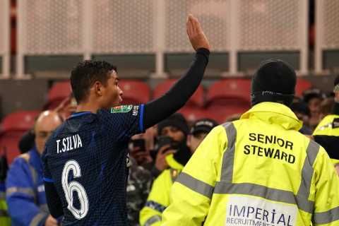 Chelsea players apologise to frustrated fans after wasteful performance