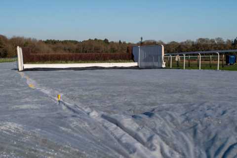 Big freeze wreaks havoc on British racing as Lingfield and Ascot face cancellations