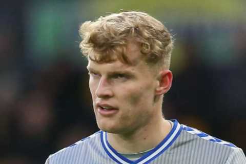 Arsenal and Manchester United Compete for Jarrad Branthwaite Transfer as Everton Faces Financial..